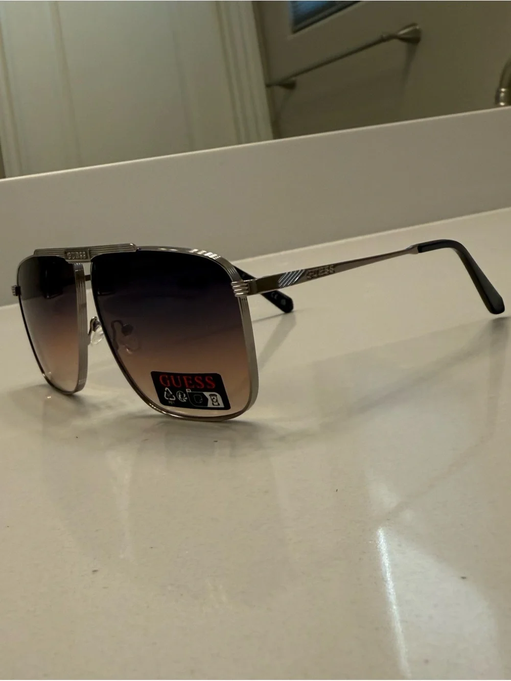 GUESS Aviator Sunglasses in GRADIENT Brown NWOT - Picture 4 of 13